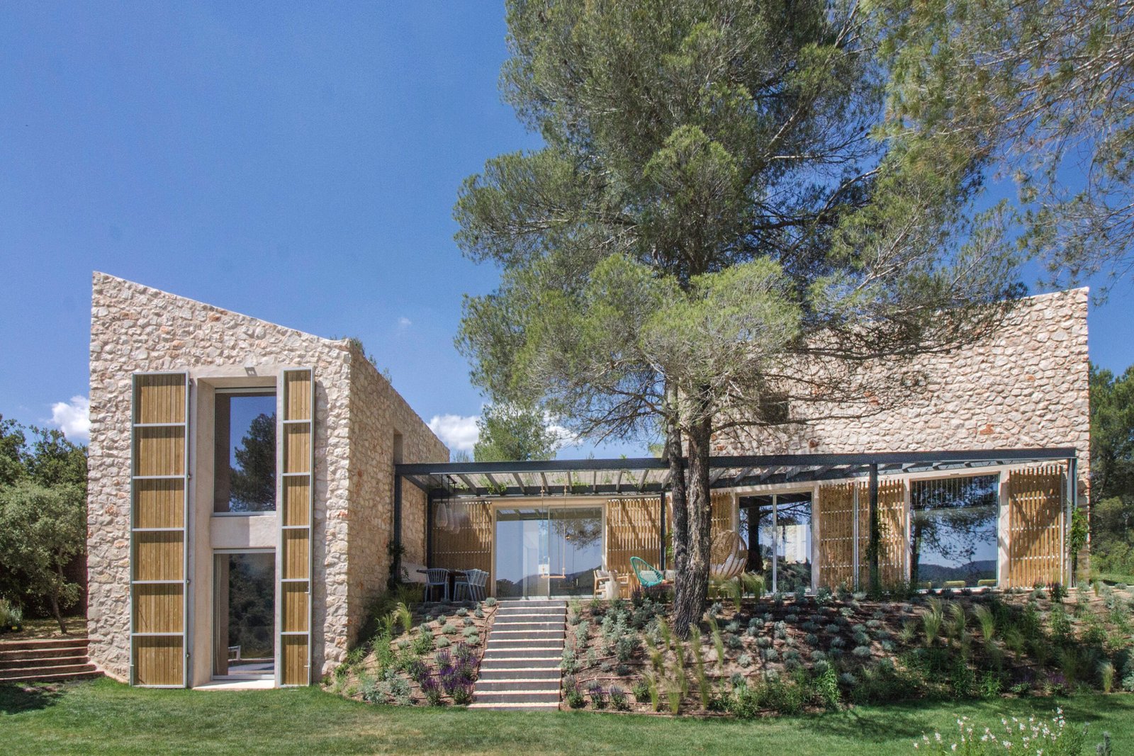Design house on lake near Madrid