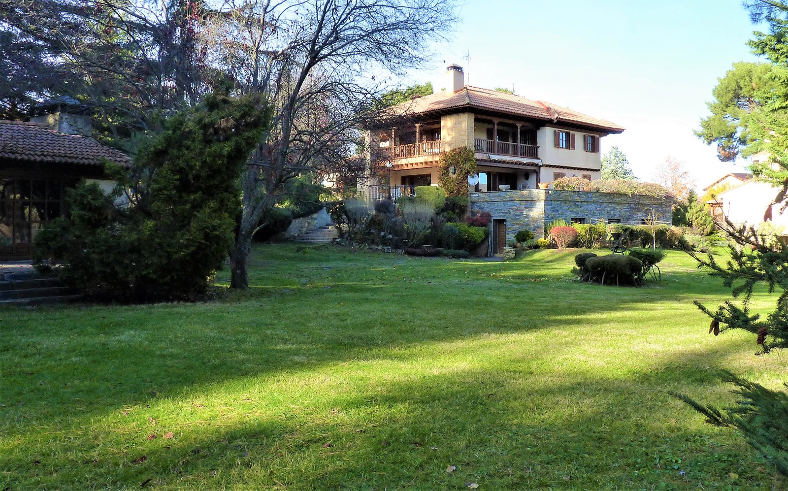 Splendid villa with large garden