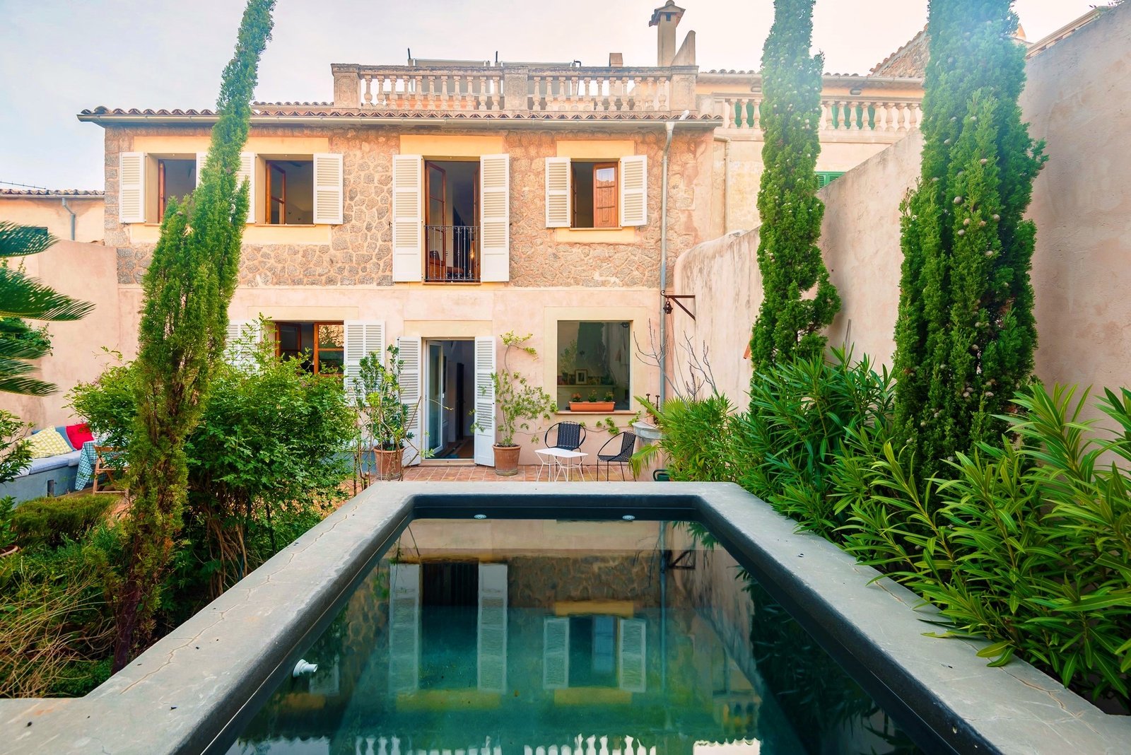 Restored Townhouse with Pool