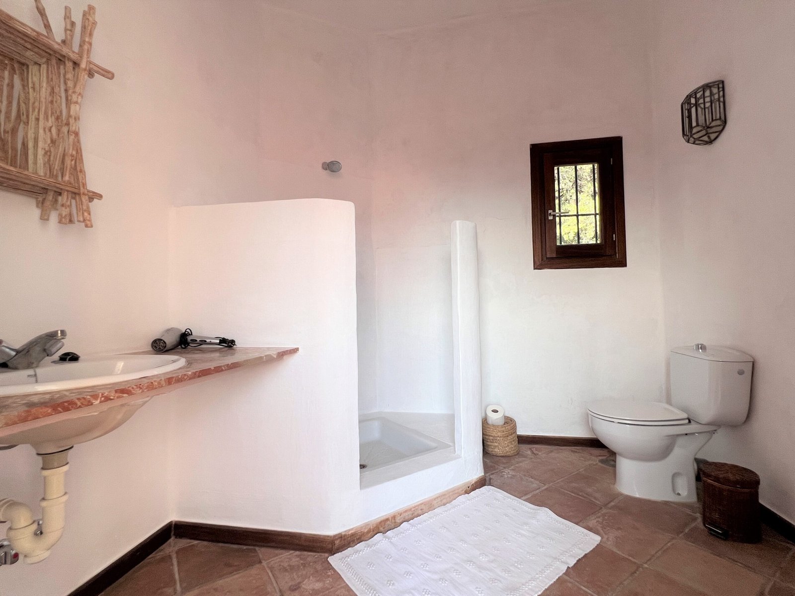 Casita bathroom 1 first floor